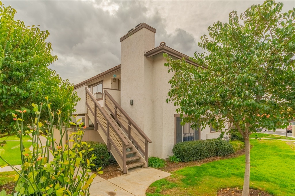 Property Photo:  9885 Caspi Gardens Dr 4  CA 92071 