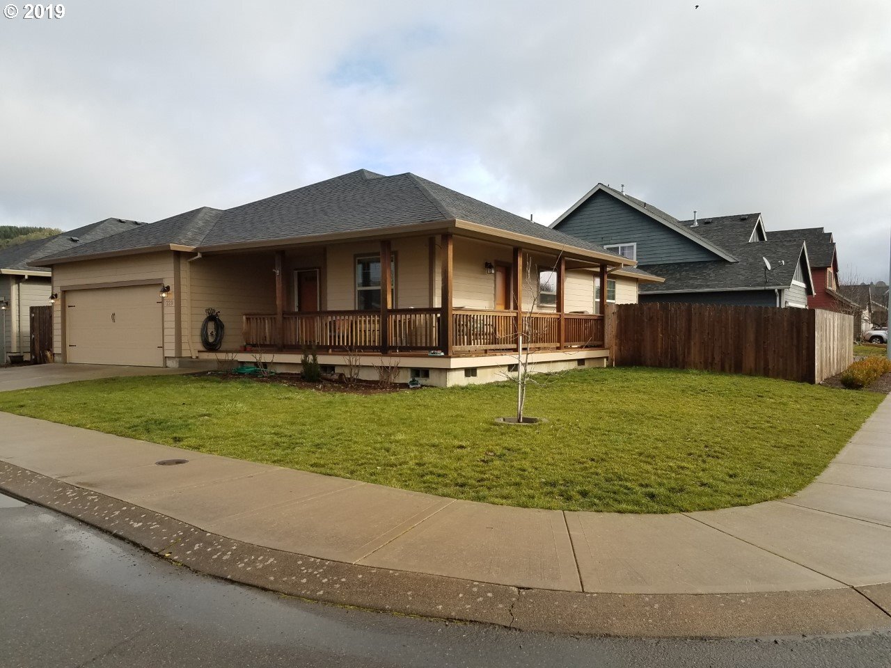 Property Photo: 229 NW Sagan Loop OR 97378