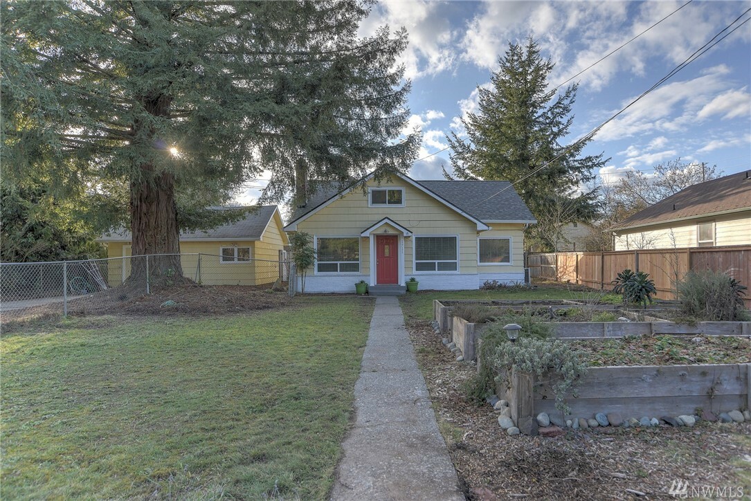 Property Photo:  1711 Bethel St NE  WA 98506 