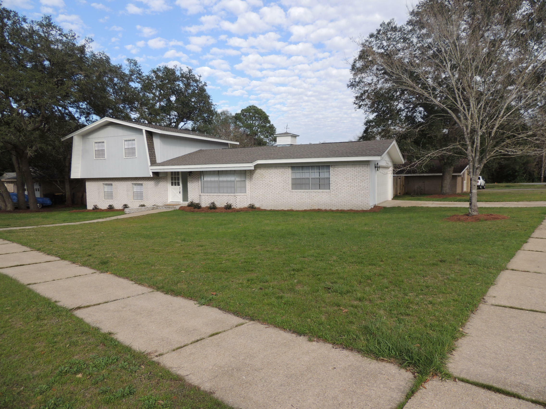 Property Photo:  6 Brighton Court  FL 32547 