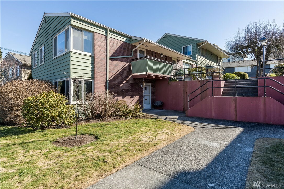 Property Photo:  901 N Forest St 111  WA 98225 