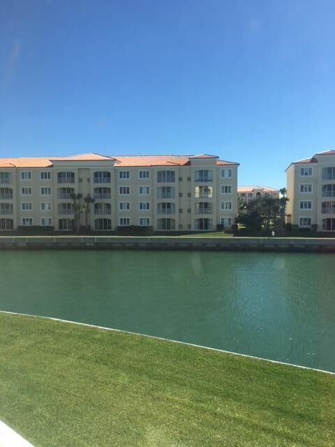 Property Photo:  8 Harbour Isle Drive E 202  FL 34949 