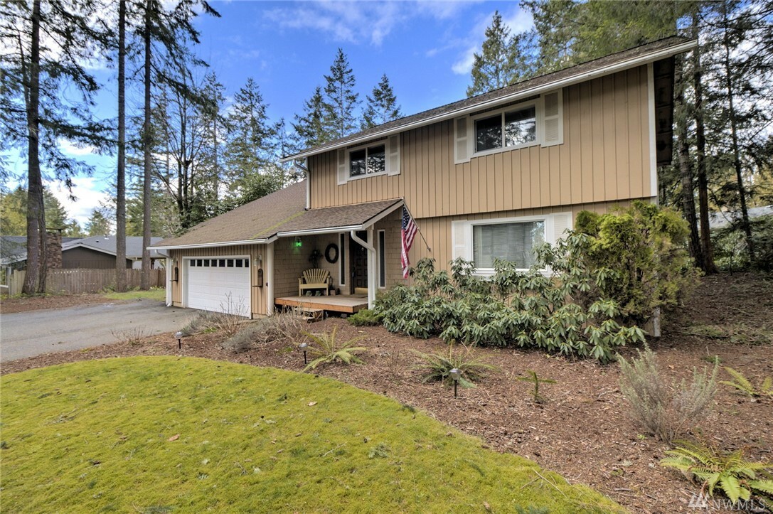 Property Photo:  420 E Lakeland Dr  WA 98524 