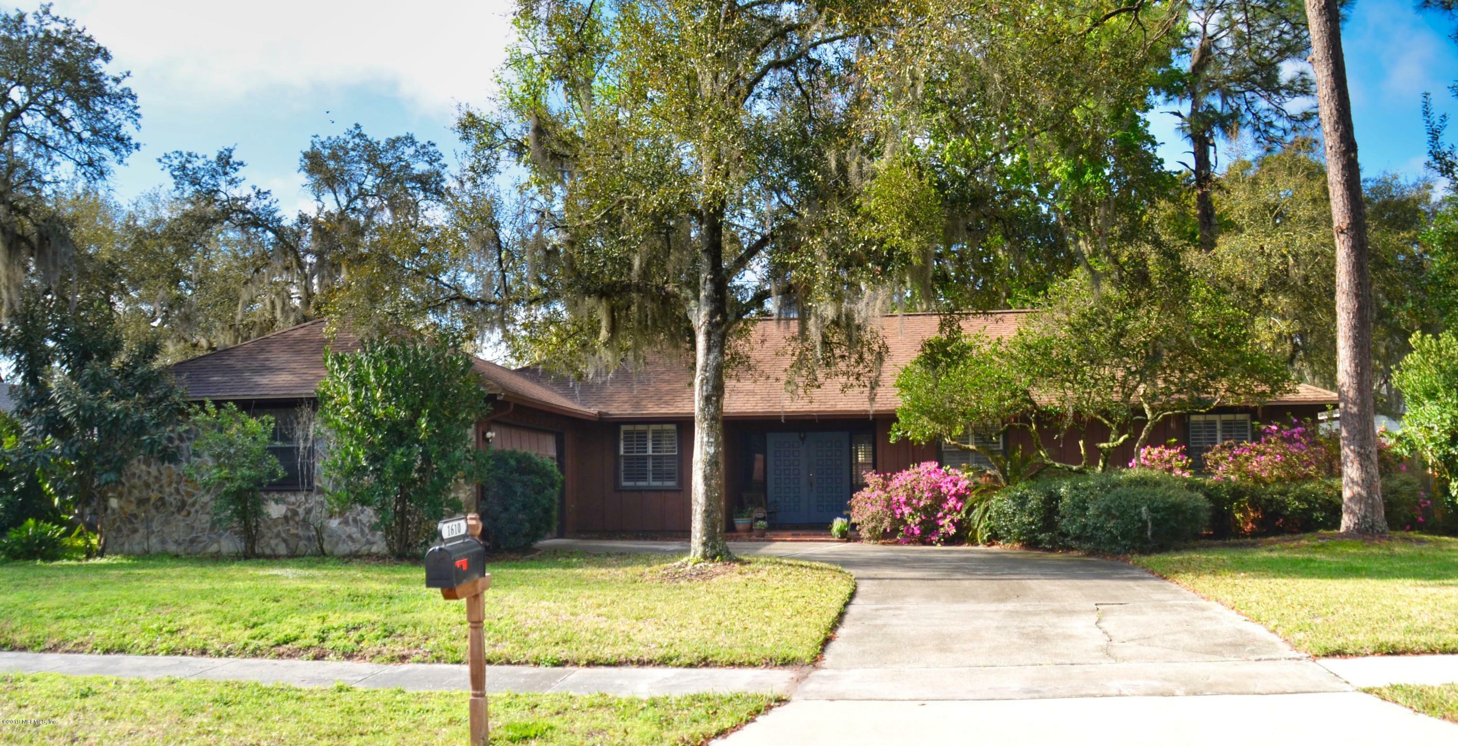 Property Photo:  1610 Chelsea Place  FL 32073 