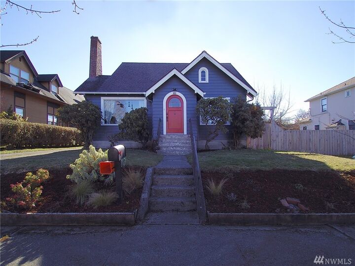 Property Photo: 812 E 7th St WA 98362