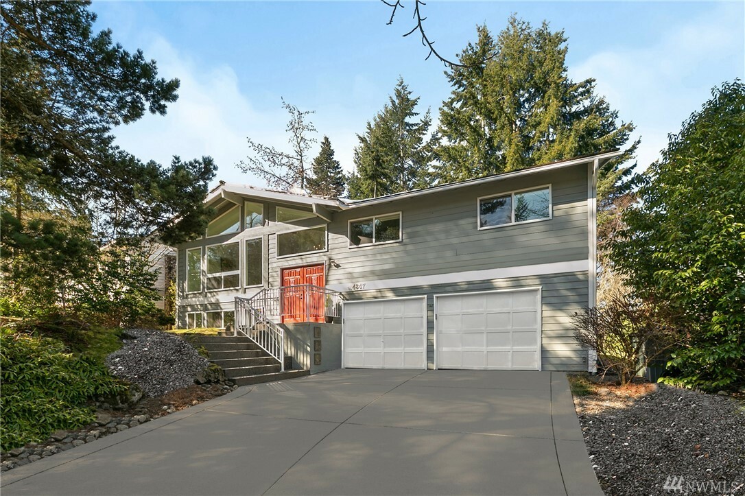 Property Photo:  4847 152nd Place SE  WA 98006 