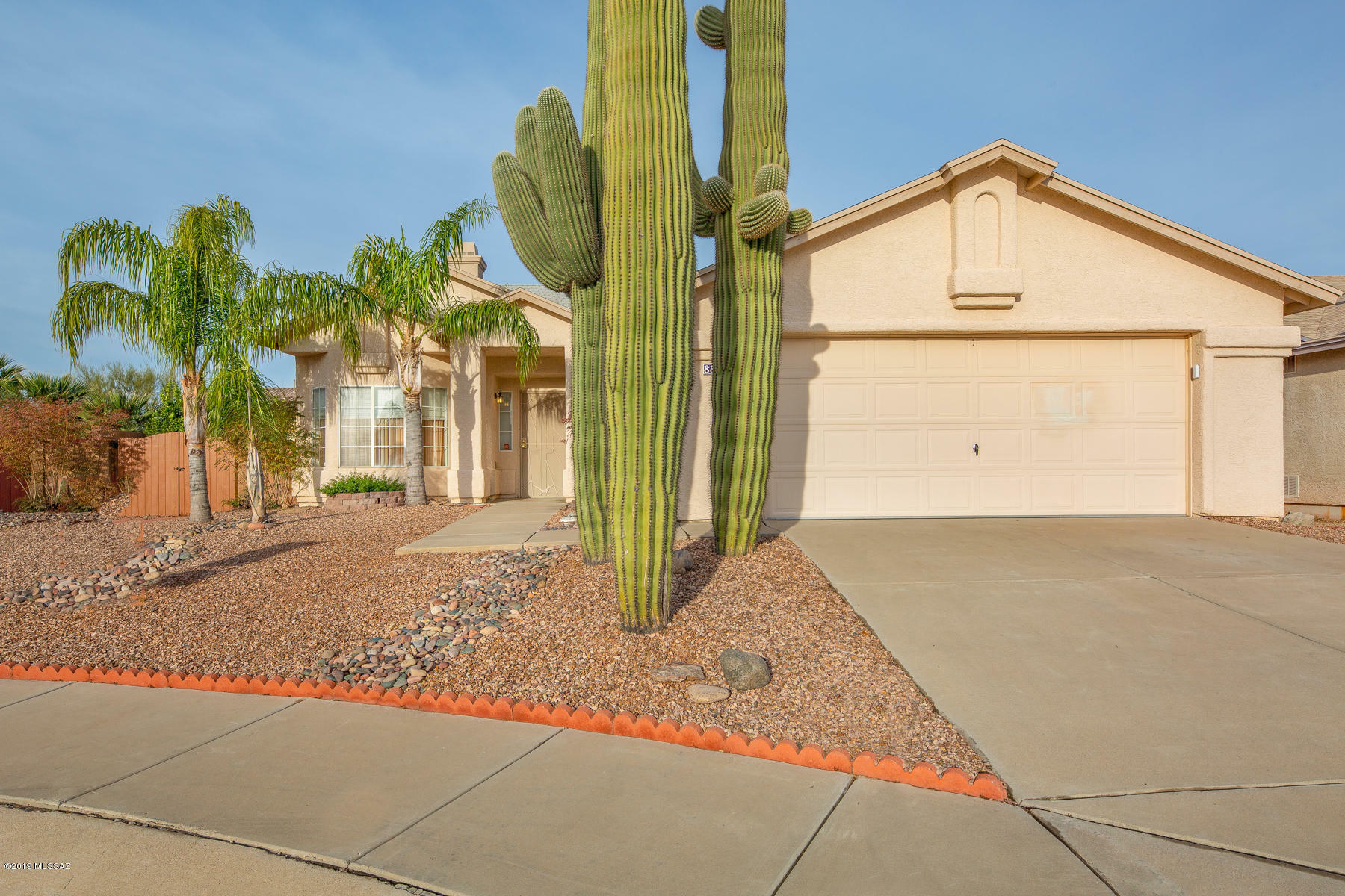 Property Photo:  8879 N Soft Winds Drive  AZ 85742 