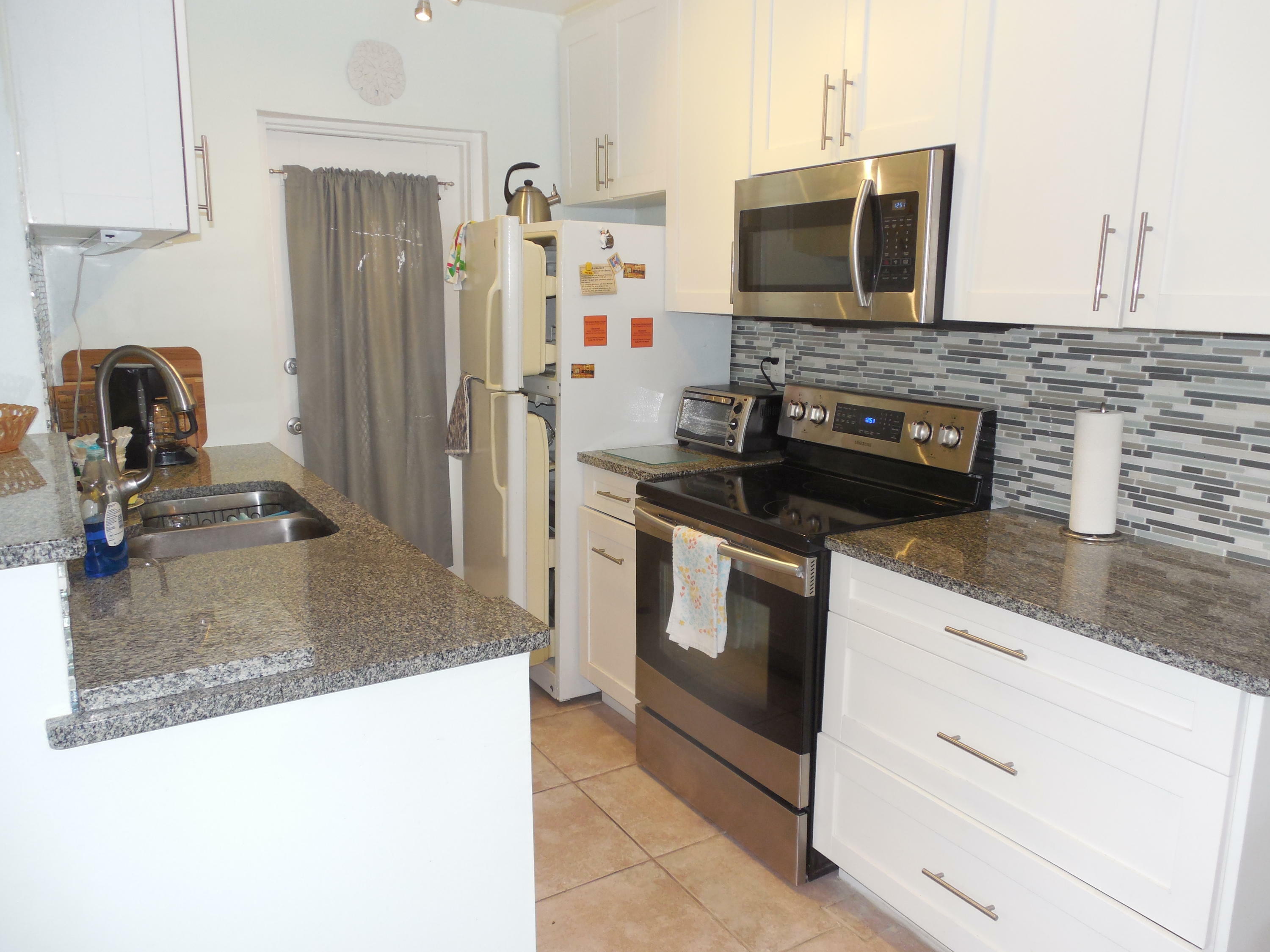 Property Photo:  1116 Lake Terrace 201  FL 33426 