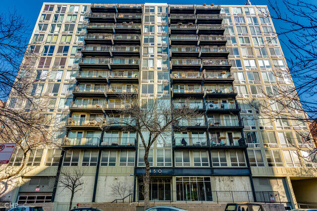 Property Photo: 450 West Briar Place 10M IL 60657