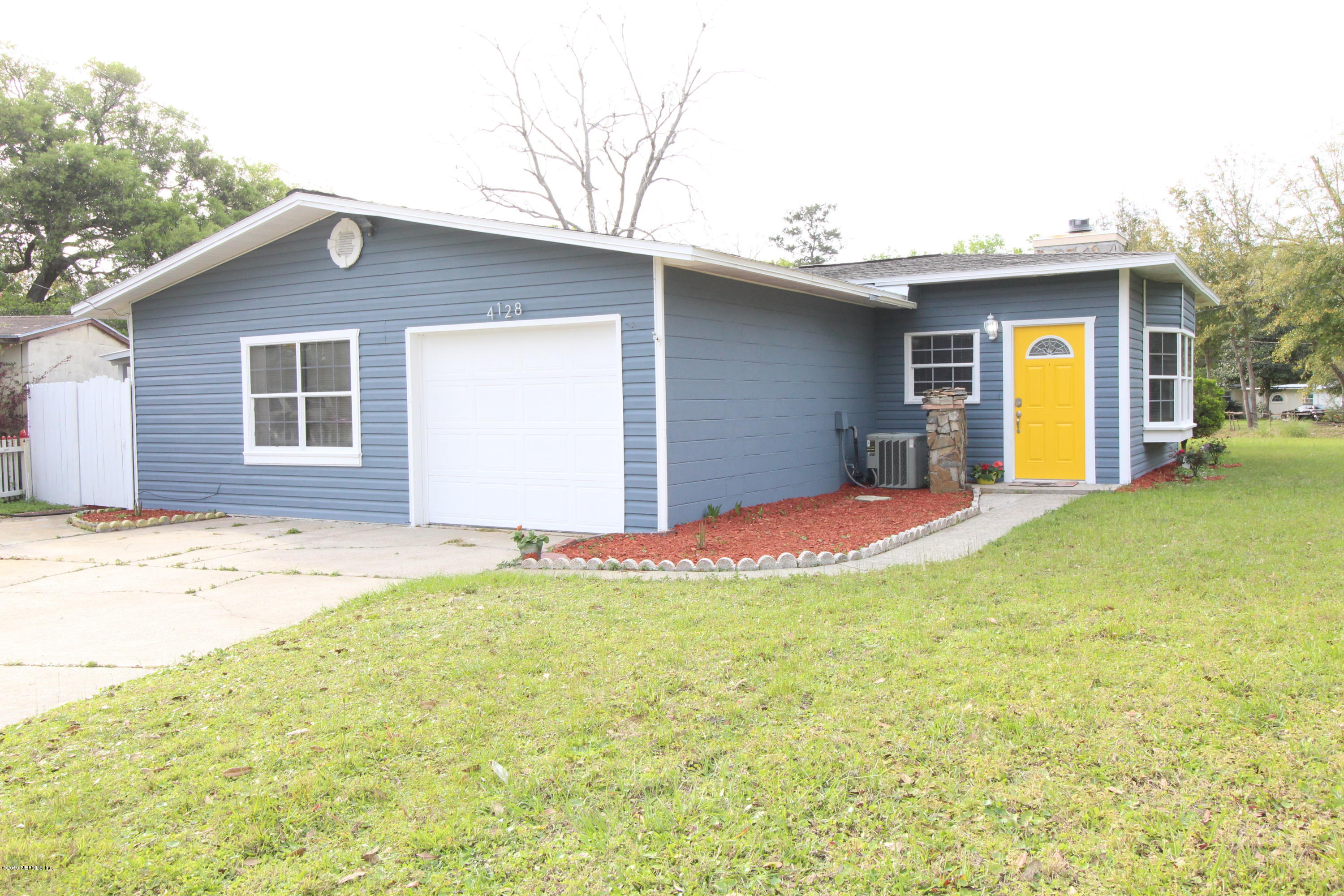 Property Photo: 4128 Arcot Circle FL 32210