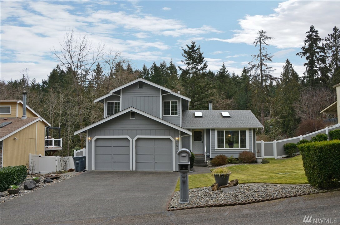 Property Photo:  10701 Glenwood Dr SW  WA 98498 