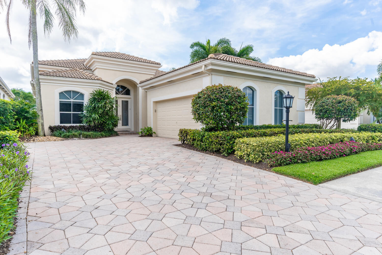 Property Photo:  112 Isle Drive  FL 33418 