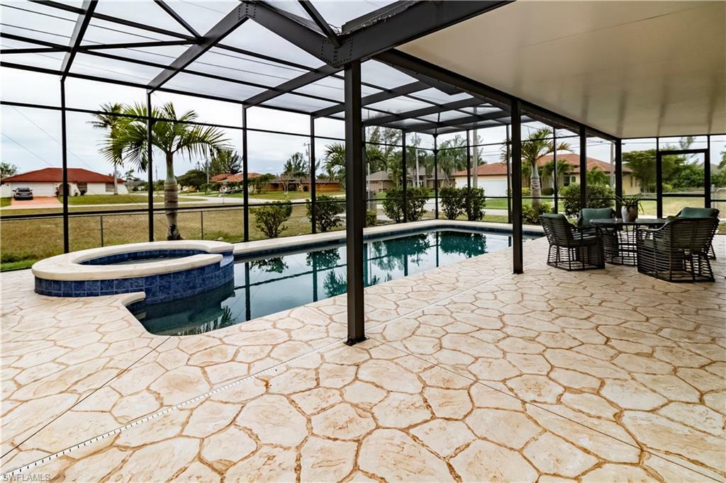 Property Photo: 1914 SW 38th Terrace FL 33914