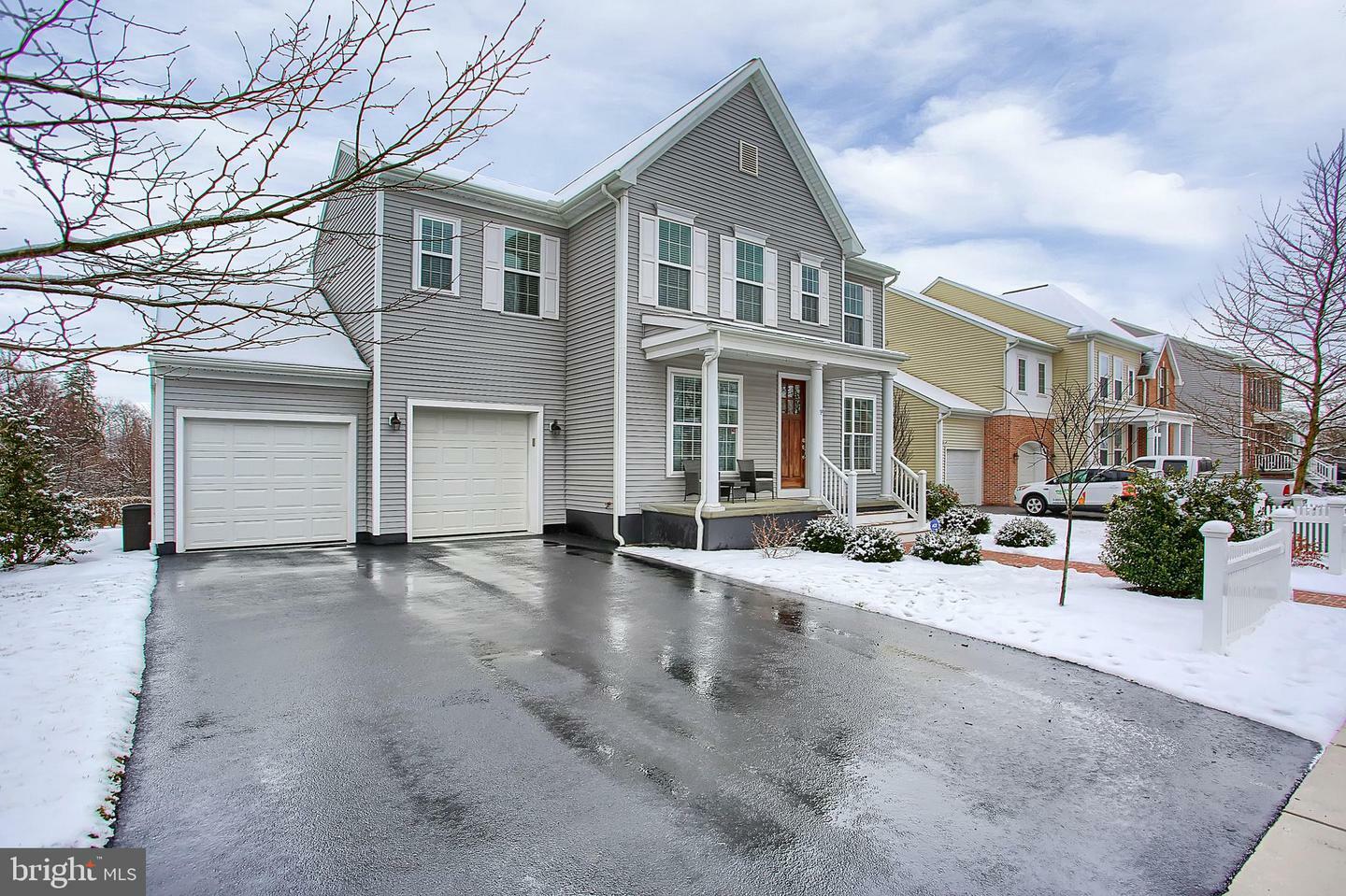Property Photo: 1181 Edgemoor Court PA 17601