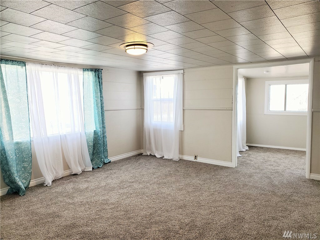 Property Photo: 21 SE 8th Ave WA 98851