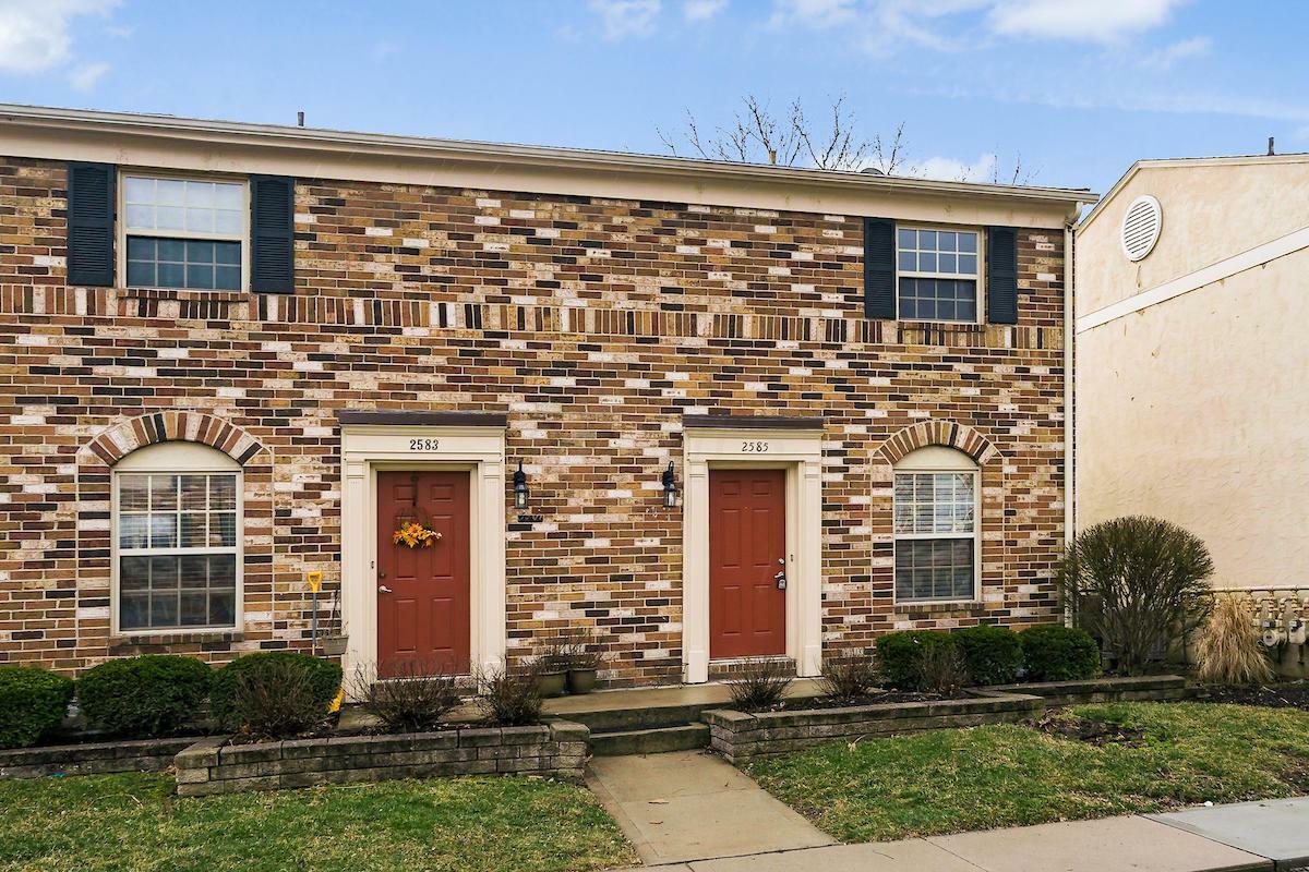 Property Photo:  2585 Olde Hill Court N  OH 43221 