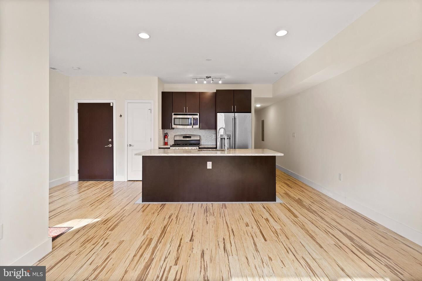 Property Photo:  902 N 16th Street 2  PA 19130 
