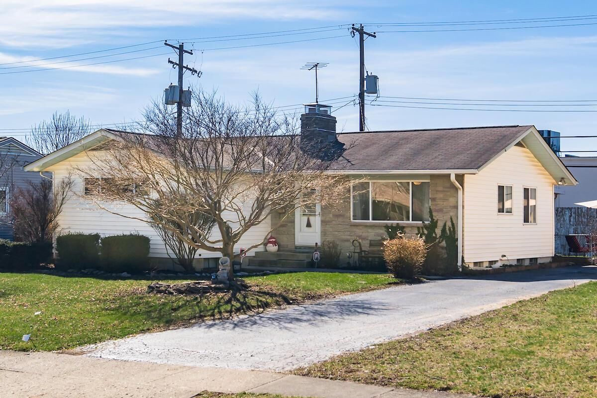 Property Photo:  7031 S Roundelay S Road  OH 43068 