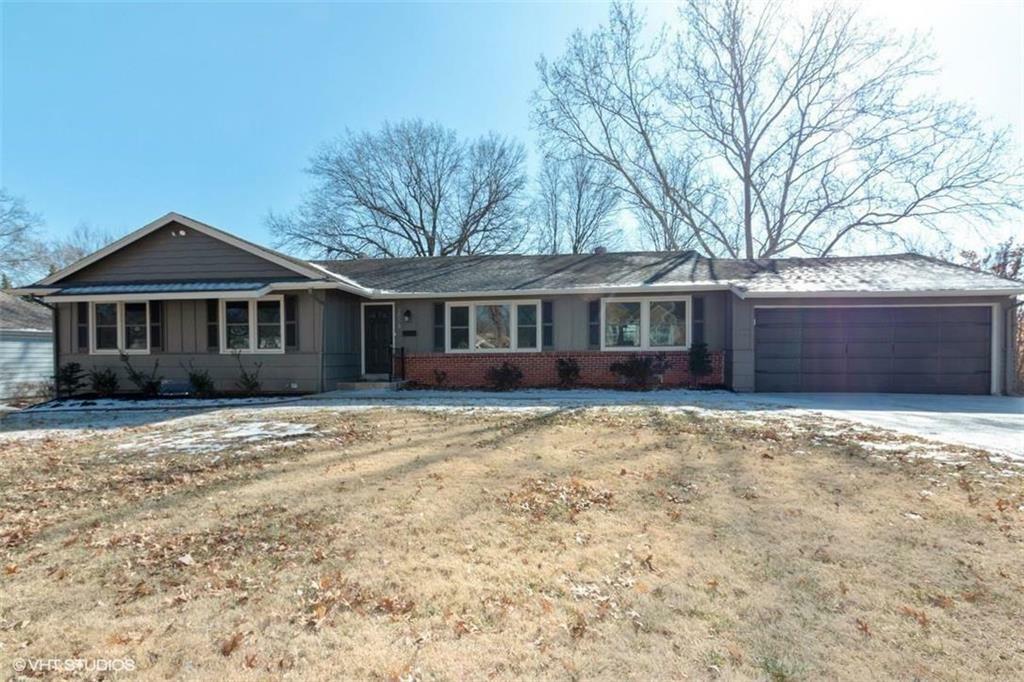 Property Photo:  1009 W 100th Terrace  MO 64114 