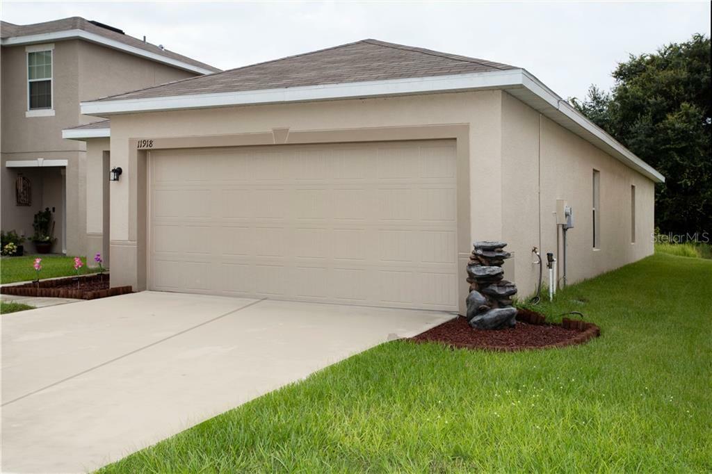 Property Photo: 11918 Grand Kempston Drive FL 33534