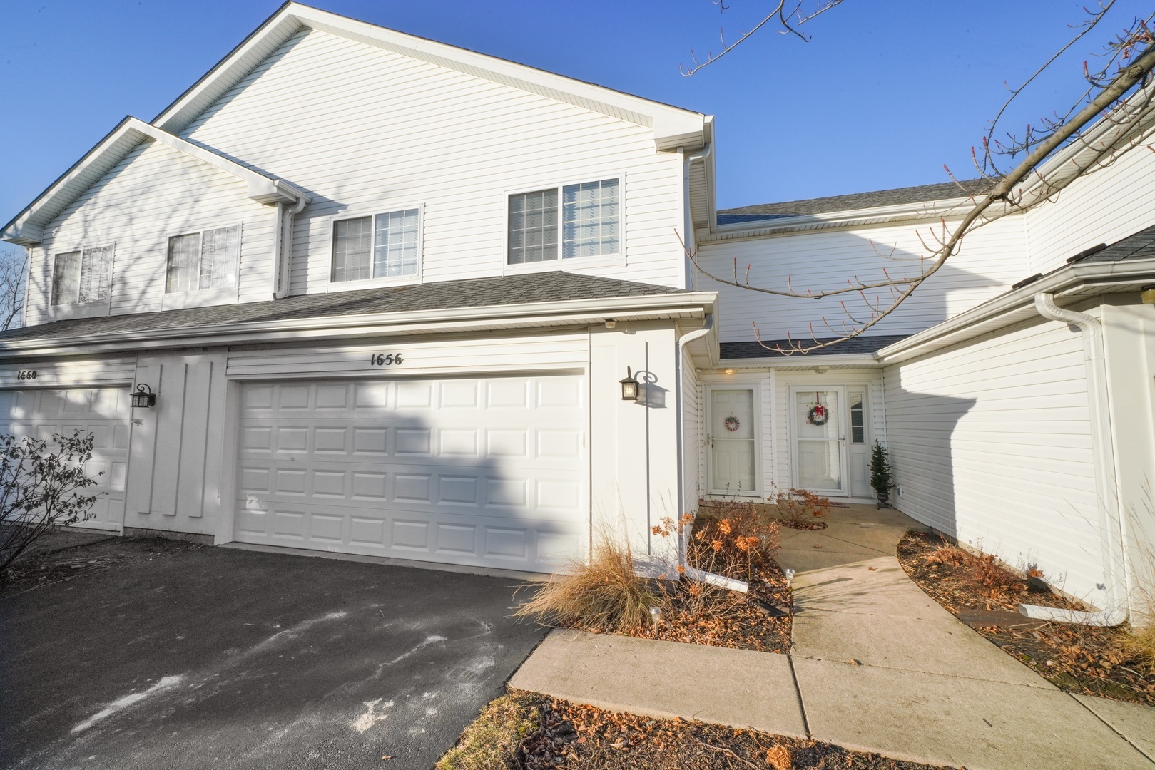 Property Photo:  1656 Abington Lane  IL 60542 