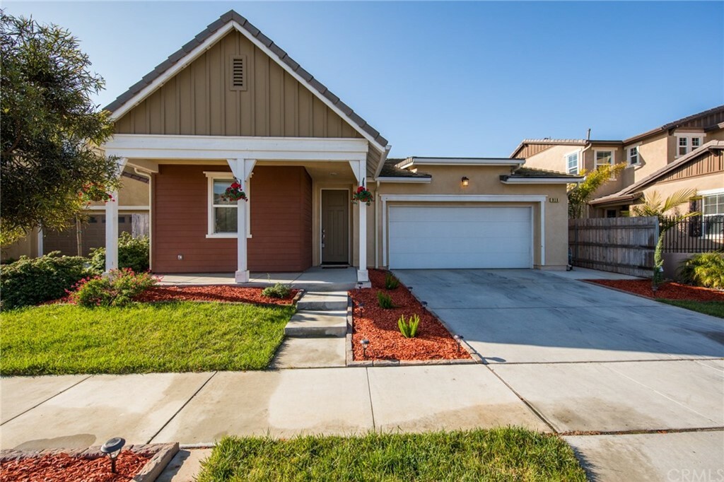 Property Photo:  918 W Clarence Court  CA 93458 