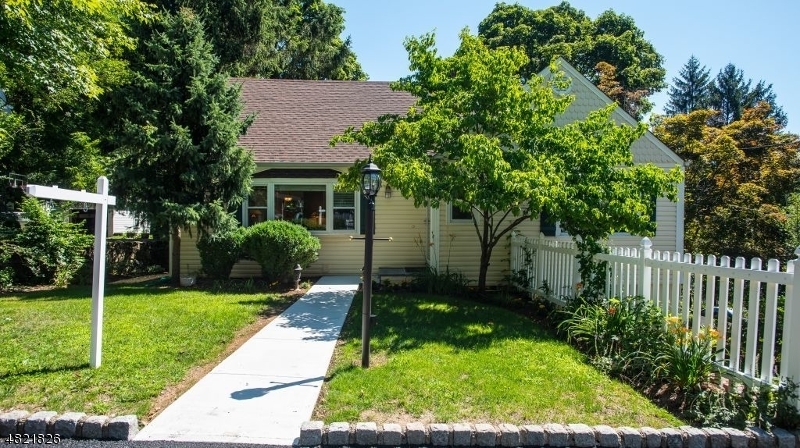 Property Photo:  21 Woodland Rd  NJ 07924 