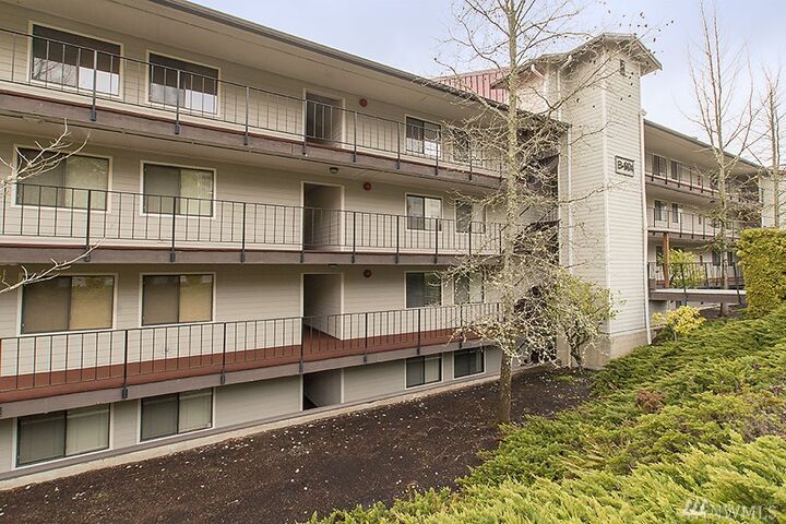 Property Photo:  904 East Bay Dr NE B103  WA 98506 
