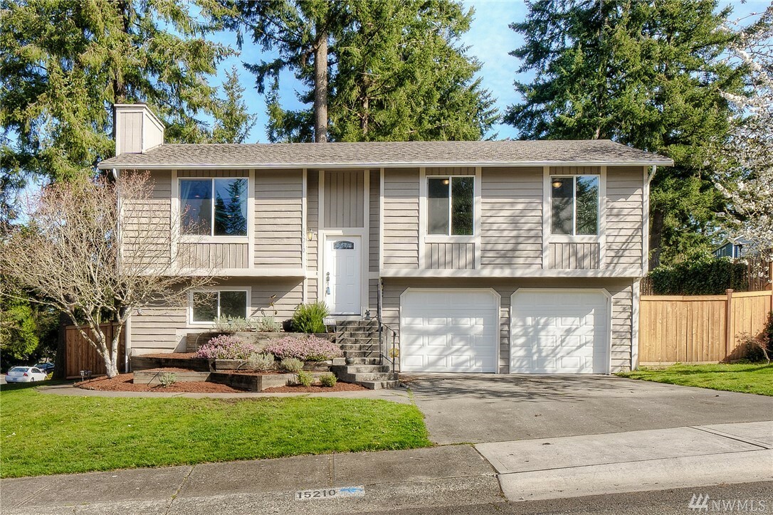 Property Photo:  15210 SE 178th St  WA 98058 