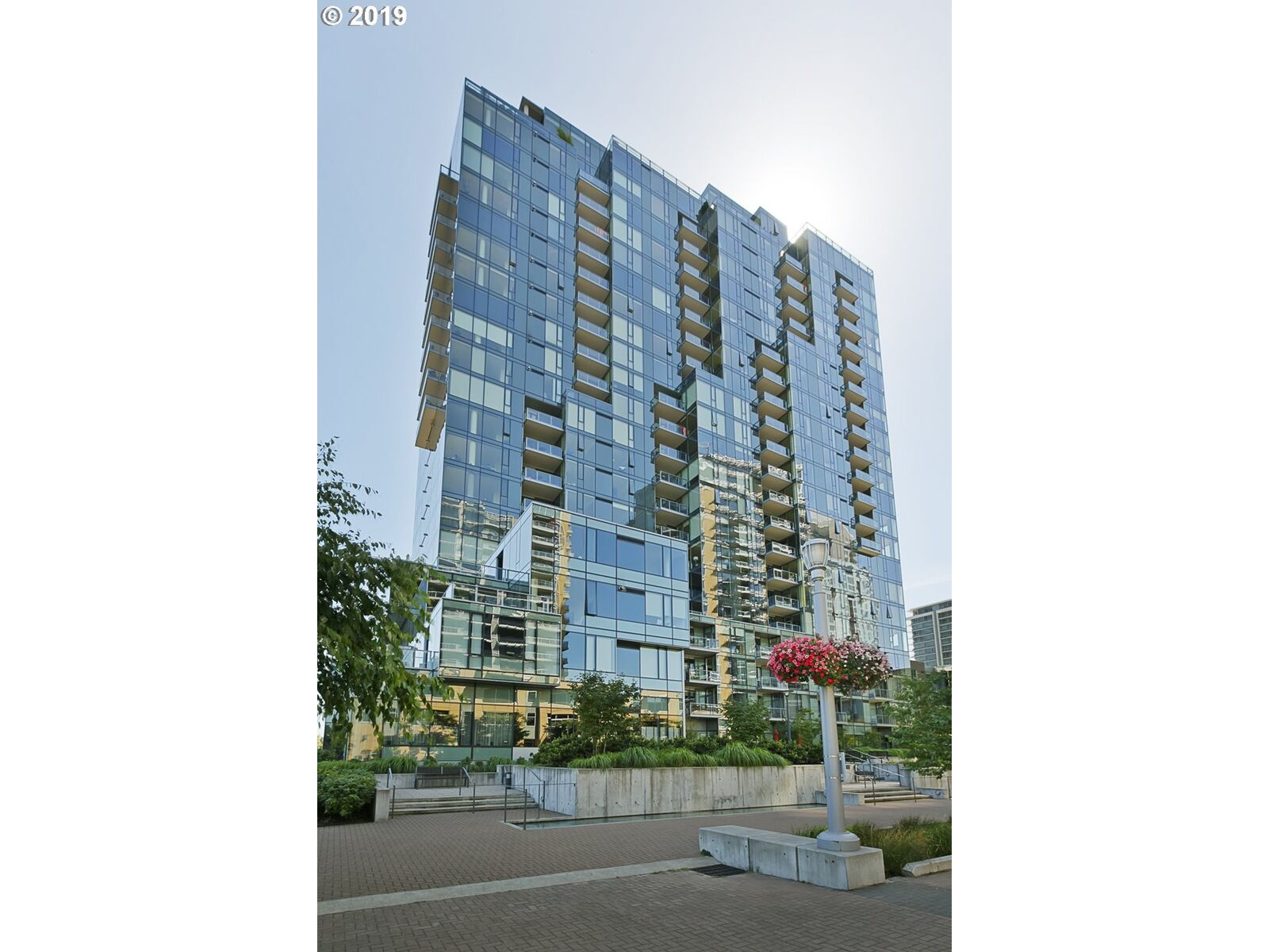 Property Photo:  0841 SW Gaines St 1002  OR 97239 