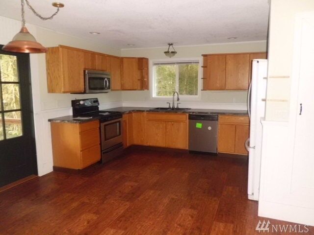 Property Photo: 211 SE Cowlitz Rd WA 98596