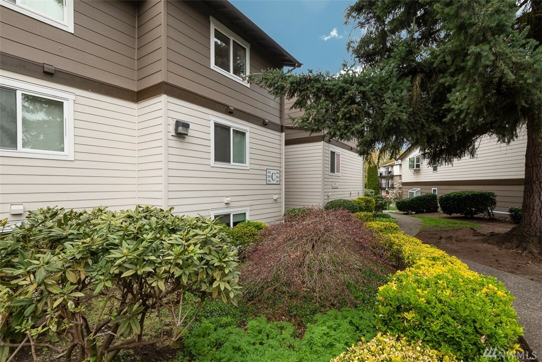 Property Photo:  12641 NE 130th Wy C303  WA 98034 