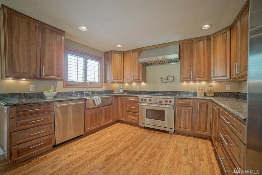 Property Photo: 6712 112th Ave E WA 98372