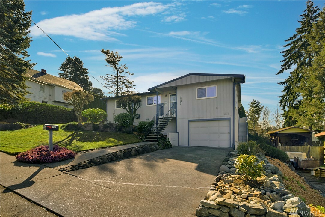 Property Photo:  1251 SW Myrtle St  WA 98106 