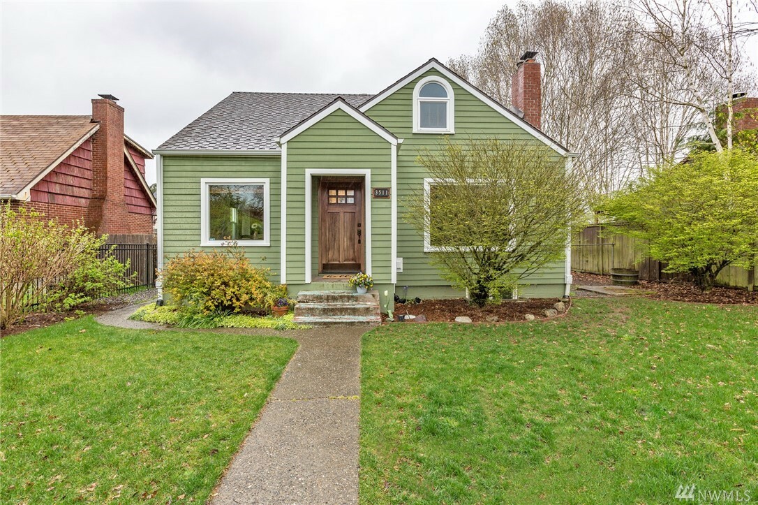 Property Photo:  3511 N Ferdinand St  WA 98407 