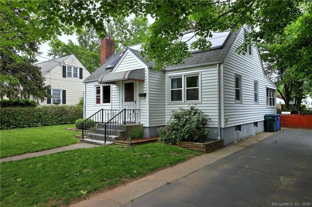 Property Photo:  141 Chester Street  CT 06514 