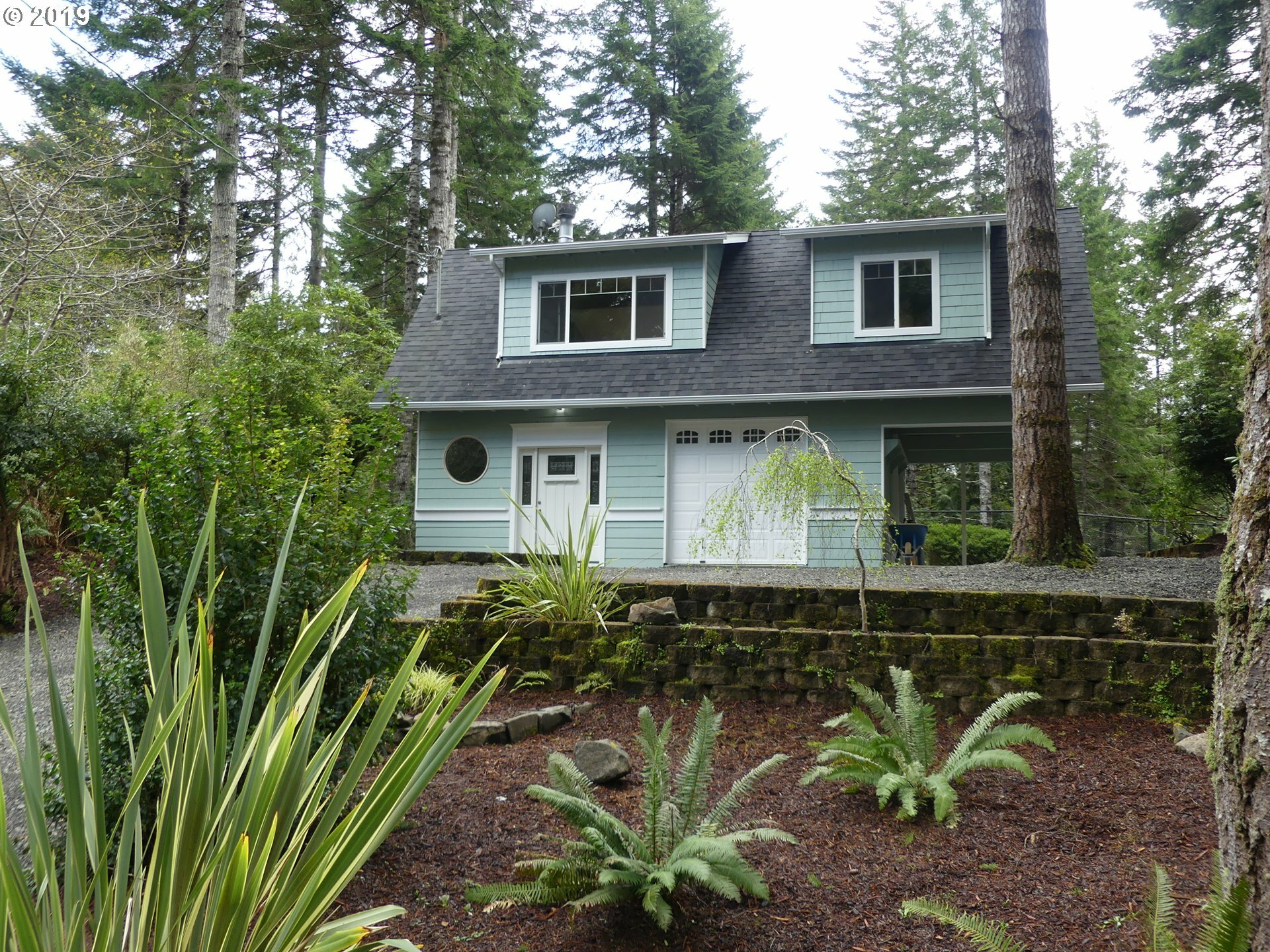 Property Photo:  5510 Collins Loop  OR 97439 