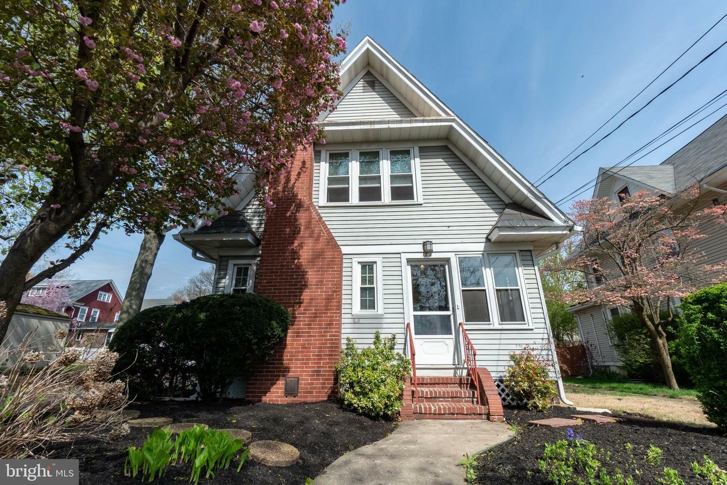 Property Photo:  24 E Franklin Street  PA 19067 