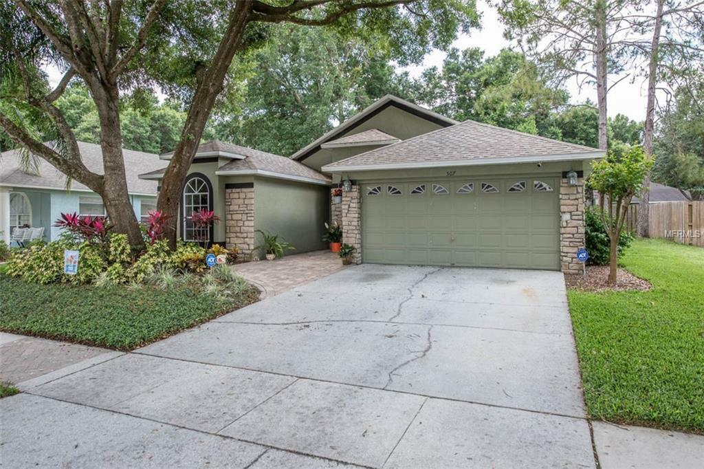 Property Photo:  507 Valencia Park Drive  FL 33584 