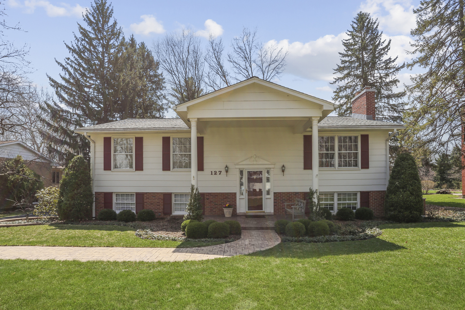 Property Photo:  26W127 Blackhawk Drive  IL 60189 