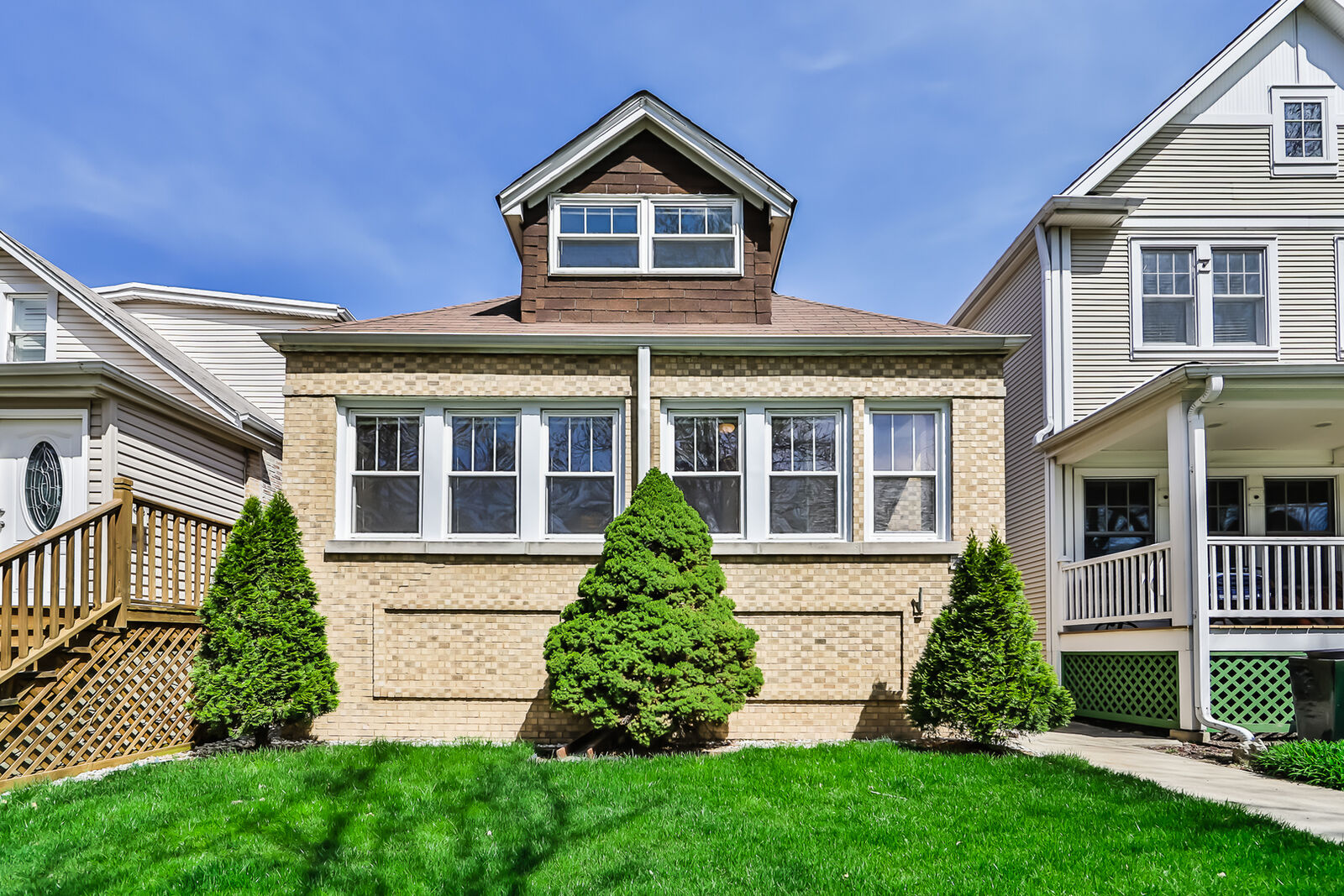Property Photo: 4054 West Patterson Avenue IL 60641