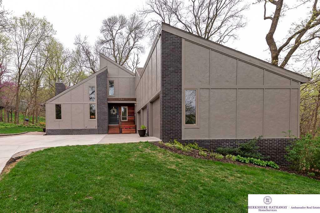 Property Photo:  21921 Hillandale  NE 68022 