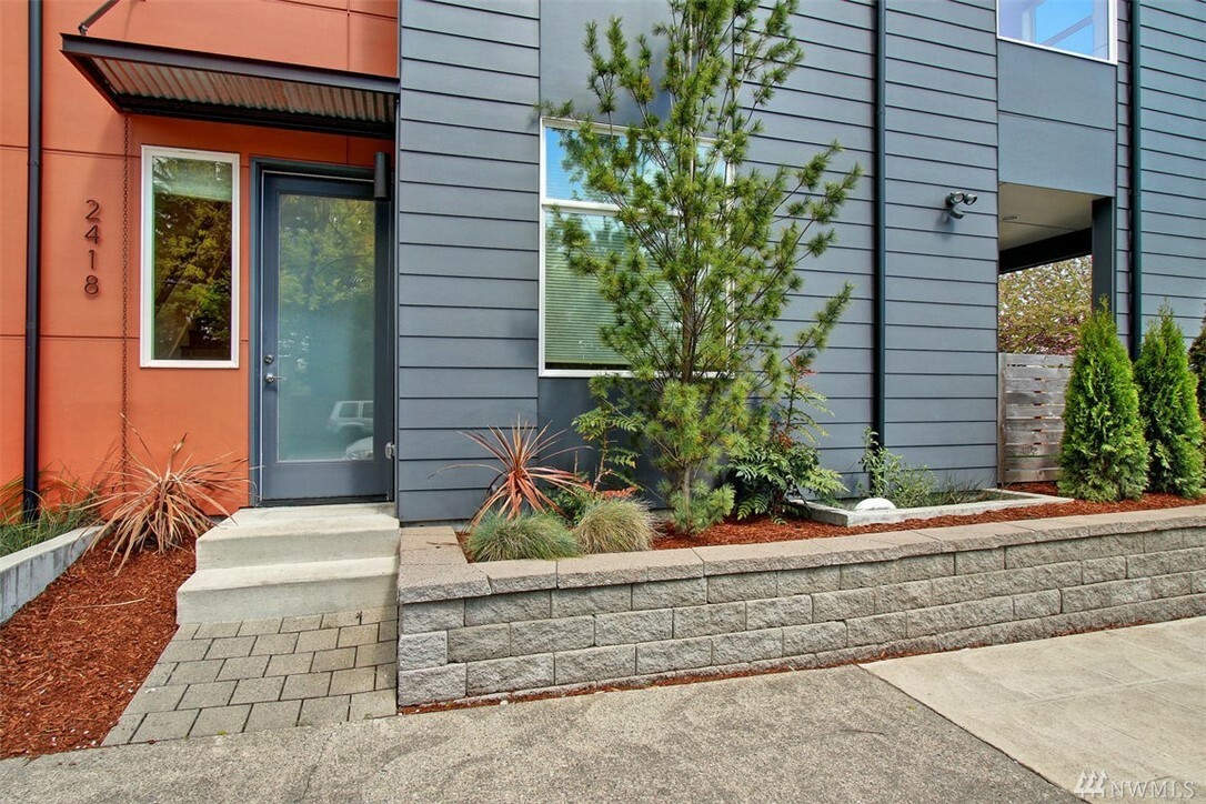 Property Photo:  2418 E Yesler Wy  WA 98122 