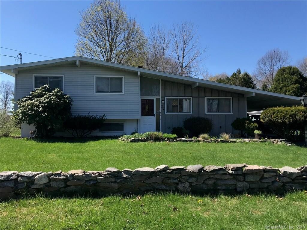 Property Photo:  26 Forest Glen Road  CT 06475 