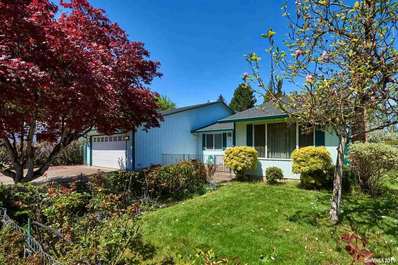 Property Photo: 256 NE Kingwood Ct OR 97128