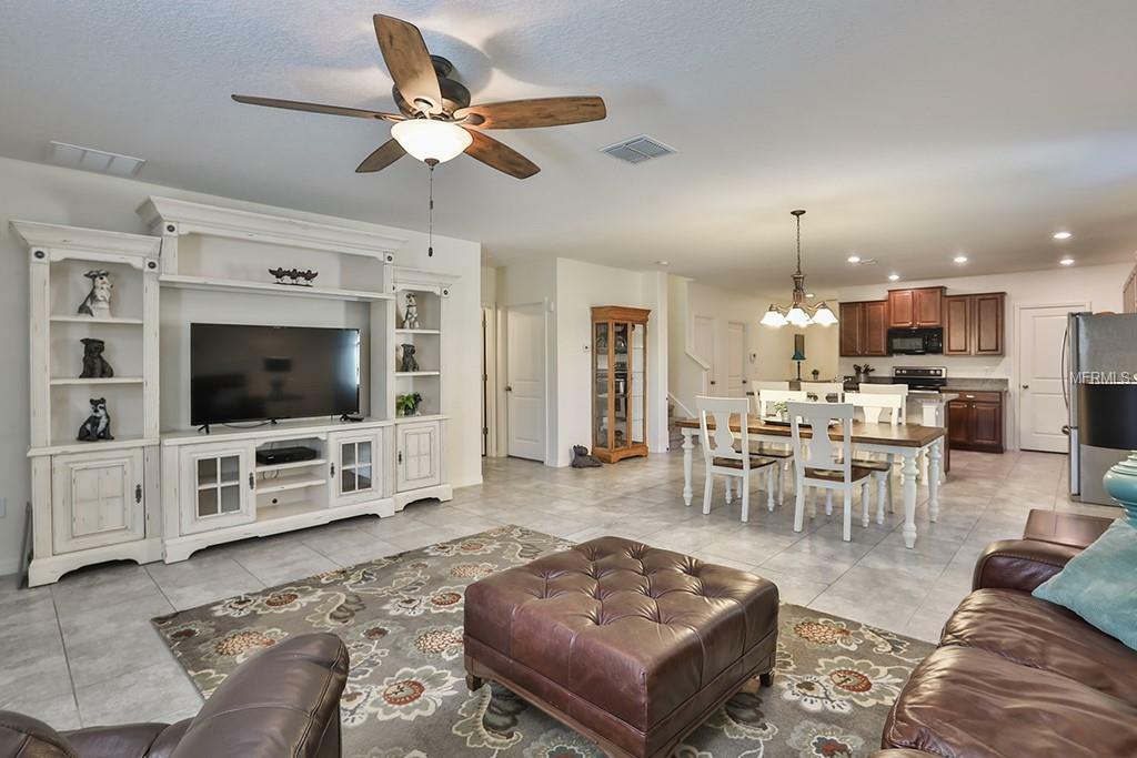 Property Photo:  8511 Hunters Fork Loop  FL 33573 