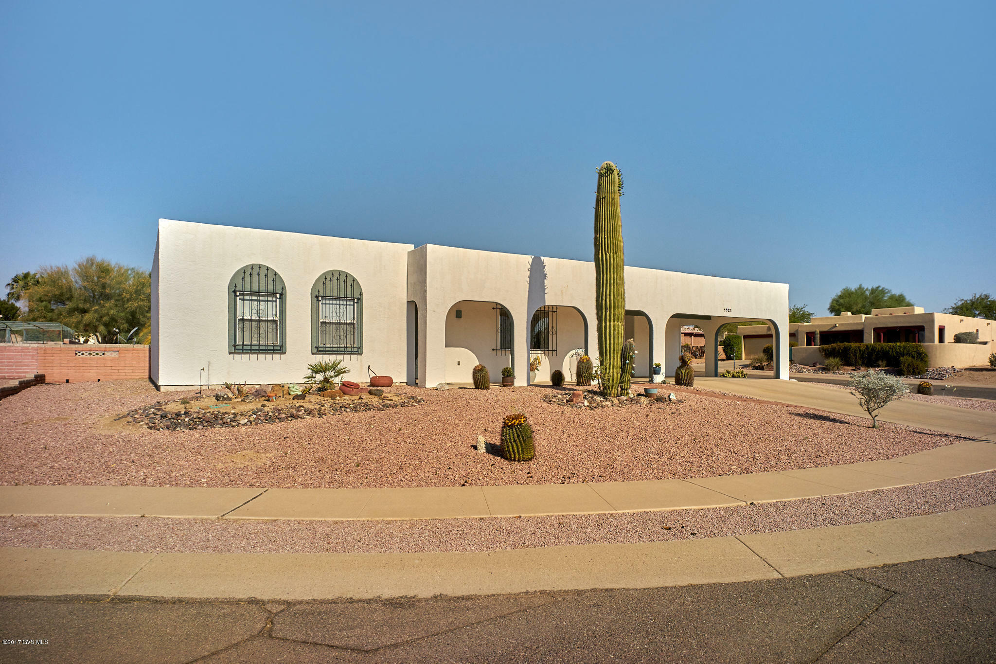 Property Photo:  1021 N Placita Yoas  AZ 85614 