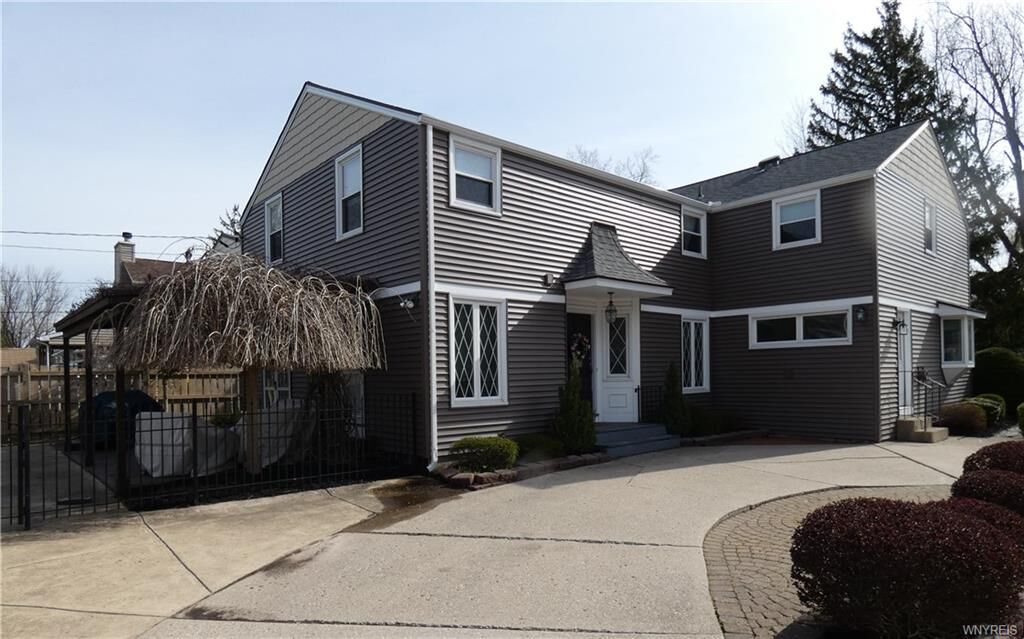 Property Photo:  201 Roycroft Boulevard  NY 14226 