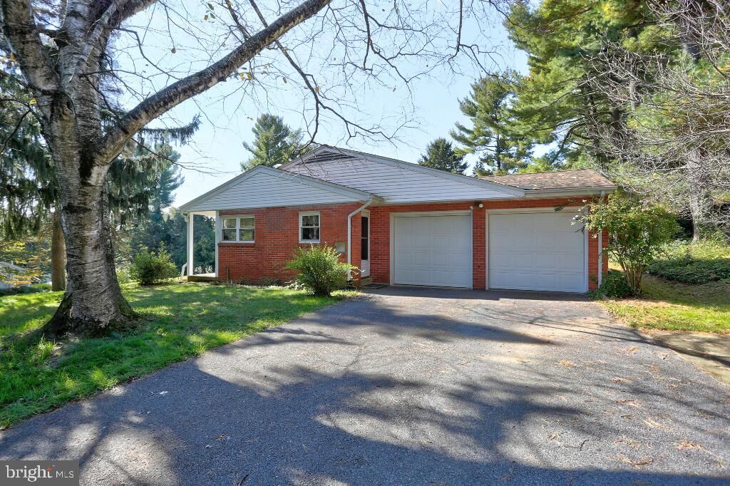 Property Photo:  101 Circle Road  PA 17601 