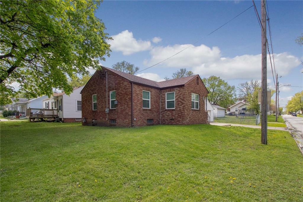 Property Photo:  847 E Ovid Avenue  IA 50316 